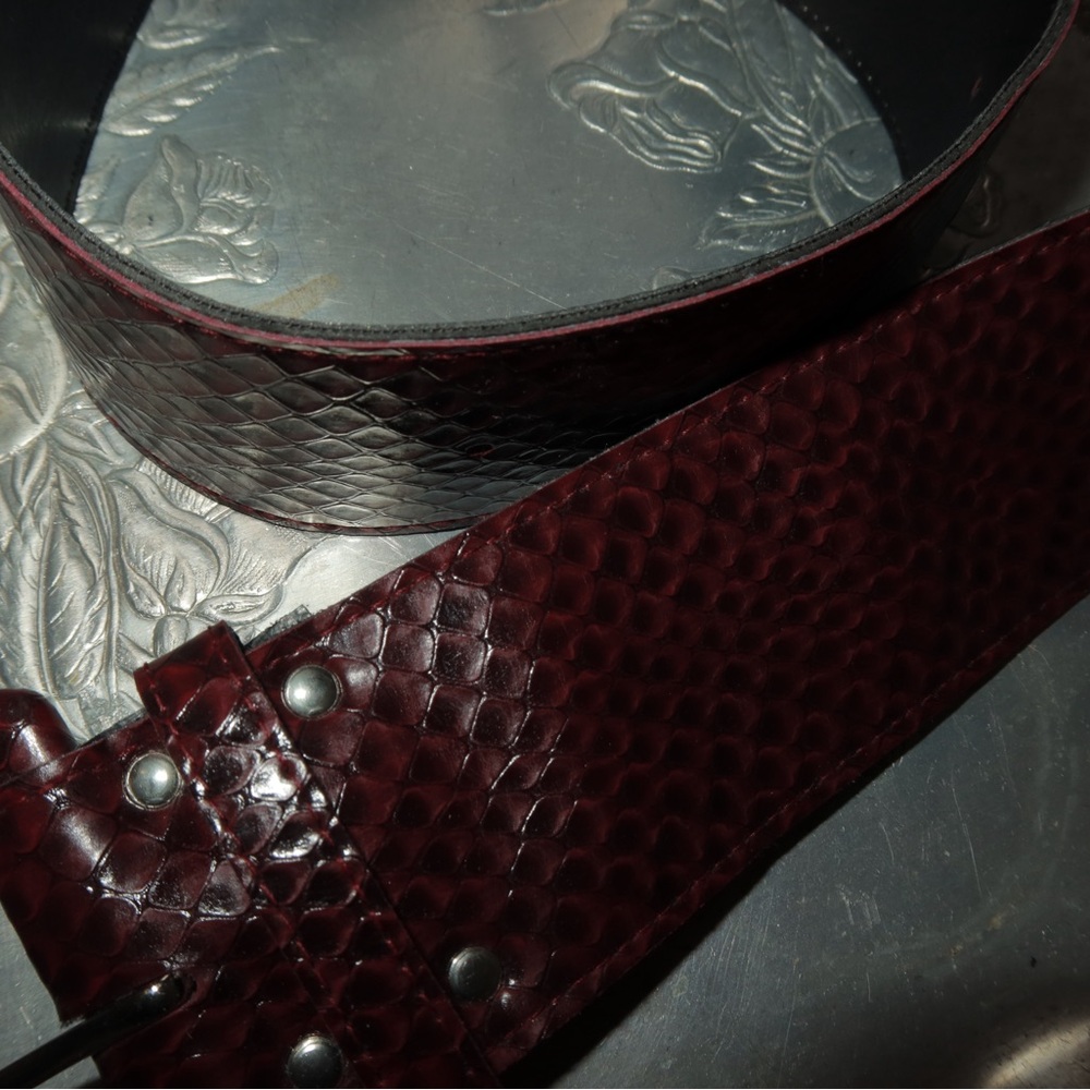 Red Snake Textured Belt - Picture 5 of 5